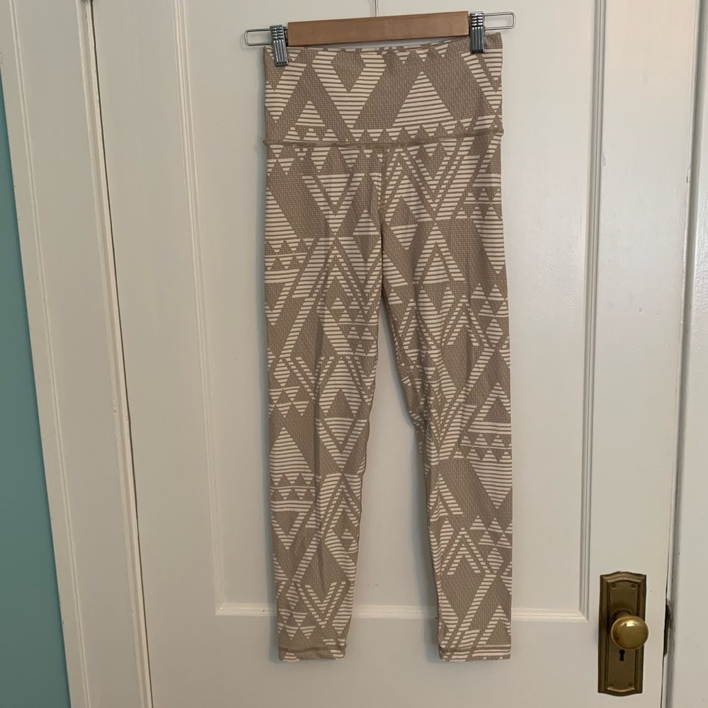 Aerie Chill Play Move Leggings Tan Geometric Print Womens Medium